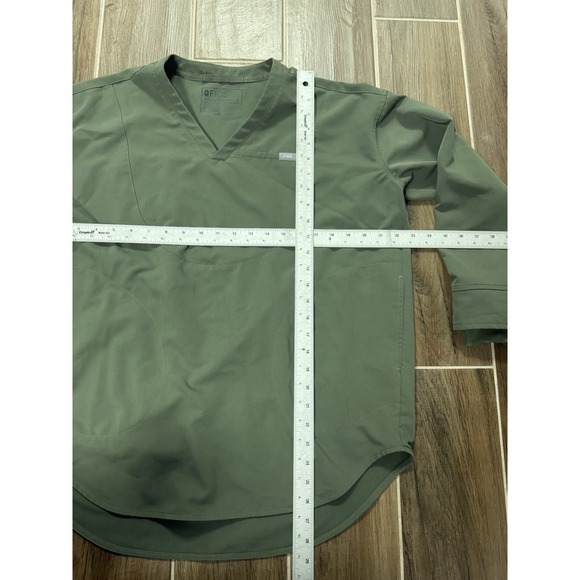 FIGS Halle V-Neck Long Sleeve Tunic Scrub Top Moss Green Women's Small - Picture 4 of 4
